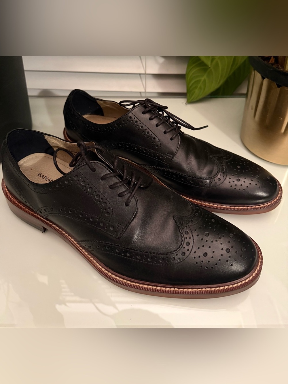 Banana Republic Black Leather Wingtip Derbys with Brown Trim